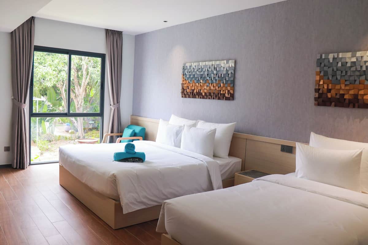 Üç Kişilik Oda, Balkon, Bahçe Manzaralı | Balkon manzarası