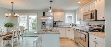 Fridge, microwave, stovetop, dishwasher