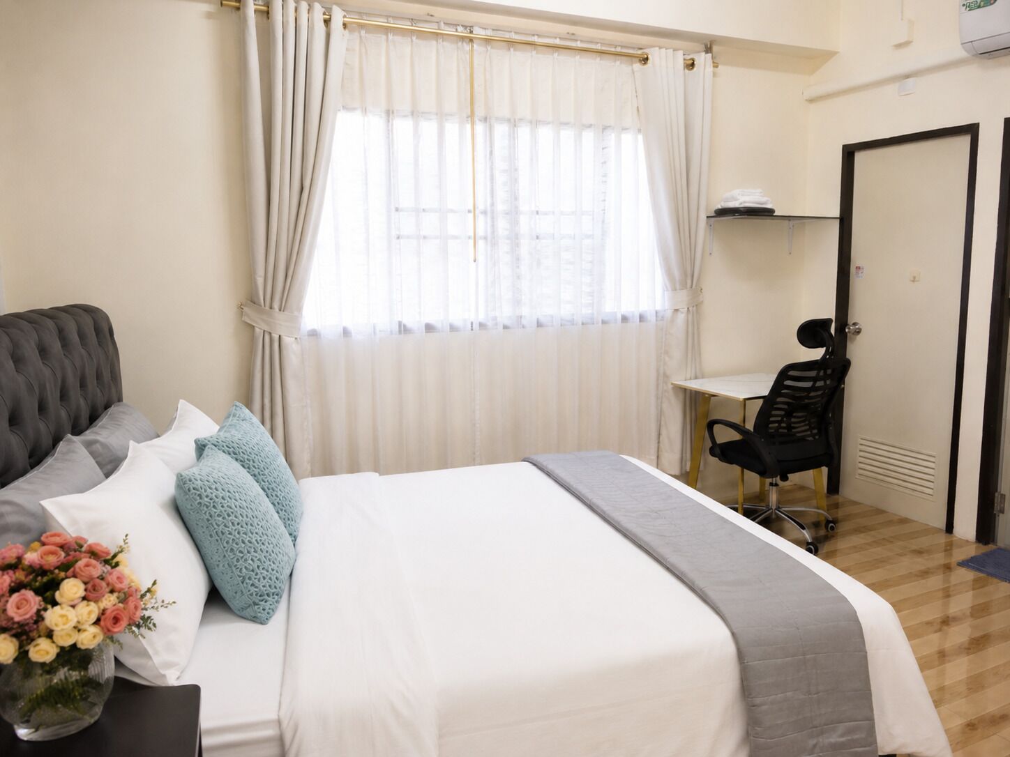 Standard King Room | Desk, free WiFi, bed sheets