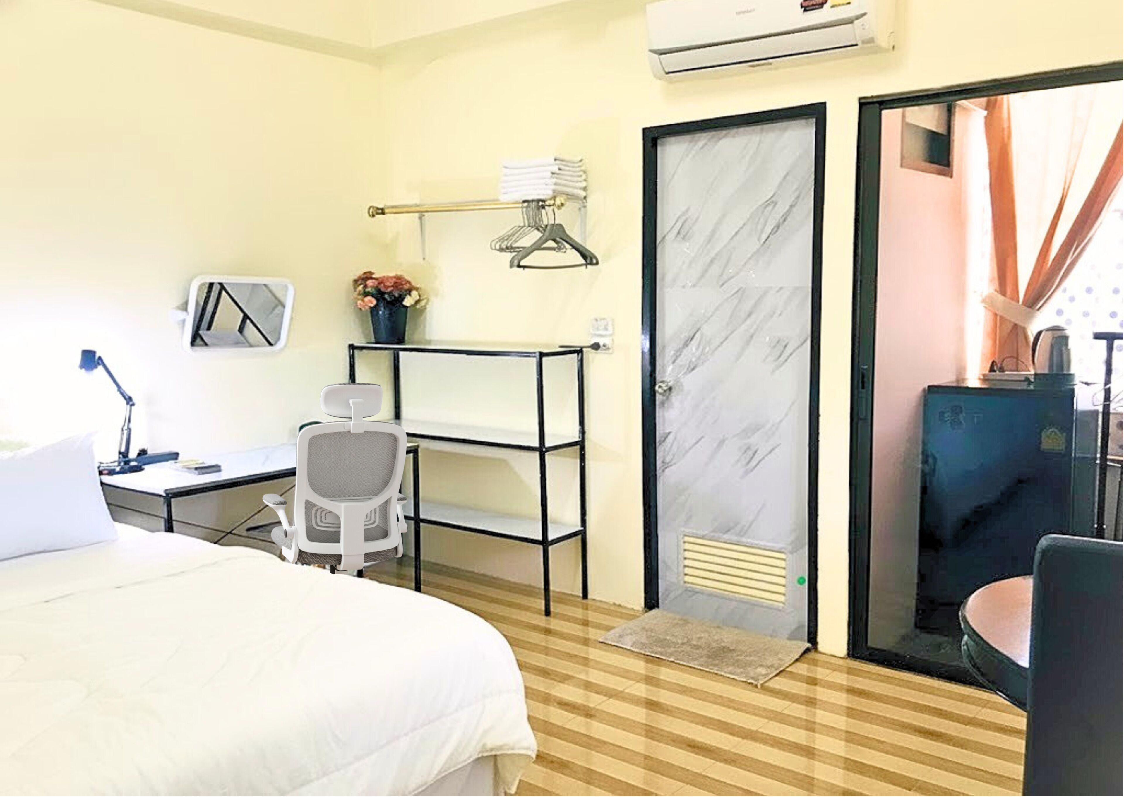 Cozy King Room with Kitchen | Desk, free WiFi, bed sheets