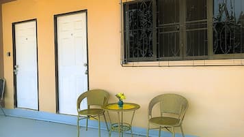 Cozy King Room with Kitchen | Terraço/pátio