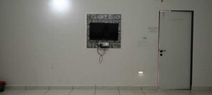 Free WiFi - khodal Resort (Girgadhada)