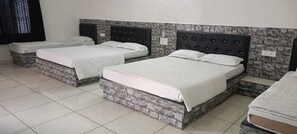 Six Bedded Room | Free WiFi - khodal Resort (Girgadhada)