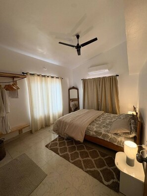 2 habitaciones, tabla de planchar con plancha, wifi y ropa de cama