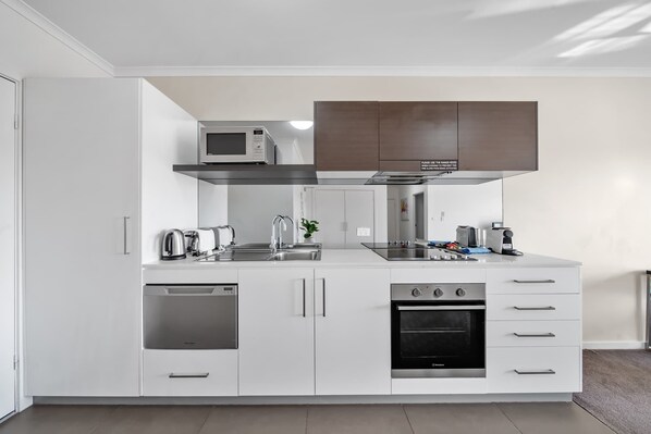 Fridge, microwave, oven, stovetop