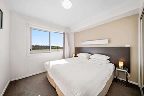 1 habitación, escritorio, tabla de planchar con plancha y wifi 