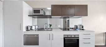 Bright 1-Bed Apartment with Balcony