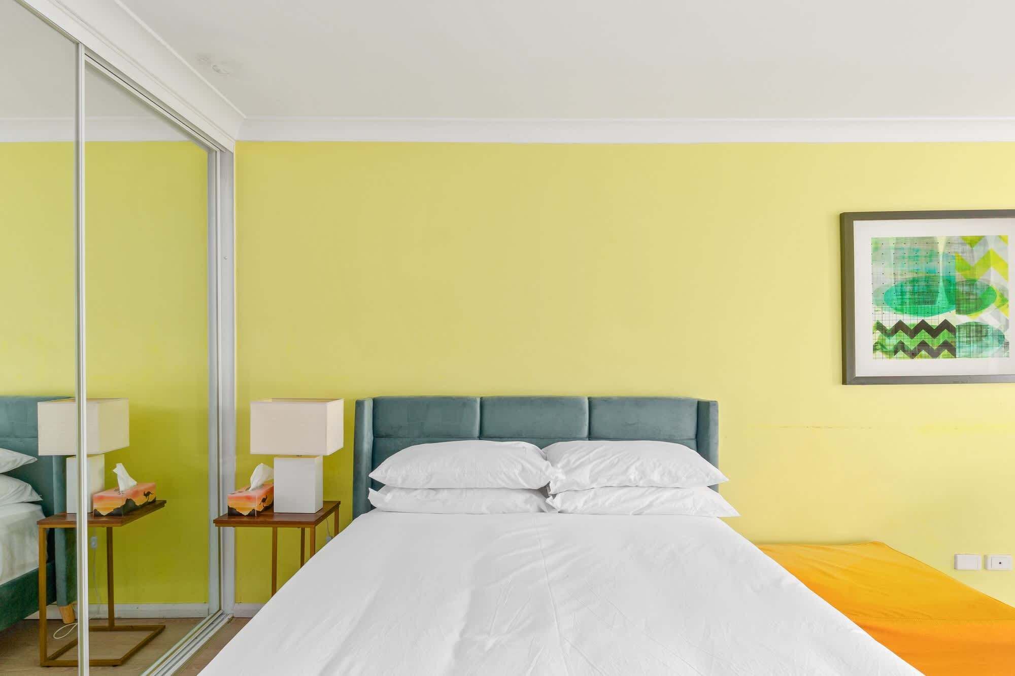 Iron/ironing board, WiFi, bed sheets