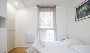 1 bedroom, iron/ironing board, travel cot, WiFi