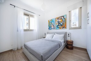 2 bedrooms, iron/ironing board, Internet, bed sheets