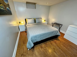 Apartment, 2 Bedrooms, Non Smoking, Kitchen | 2 bedrooms, iron/ironing board, free WiFi - Cozy 2BR Retreat - Comfort & Convenience (Brampton)