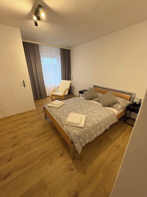 3 chambres, fer et planche à repasser, Wi-Fi, literie fournie