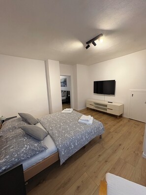 3 chambres, fer et planche à repasser, Wi-Fi, literie fournie