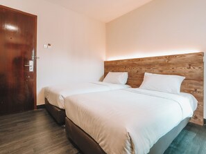 Deluxe Double or Twin Room, City View | Desk, laptop workspace, free WiFi - A Hotel Desker Stay from 10PM to 9AM (Singapore)