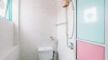 Deluxe Double or Twin Room, City View | Bathroom | Shower, hair dryer, towels, soap