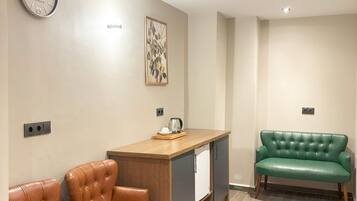 Desk, laptop workspace, free WiFi