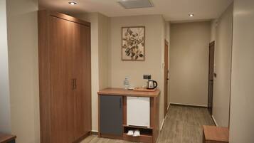 Desk, laptop workspace, free WiFi