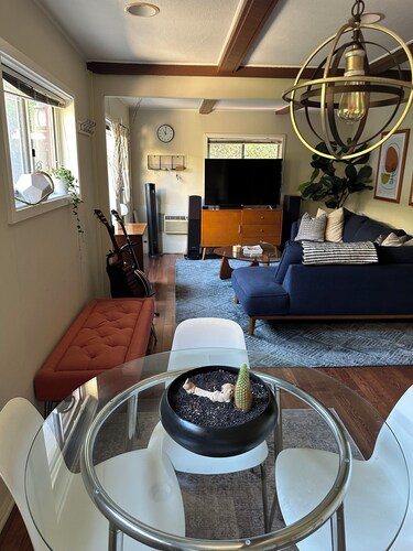 Private Cottage in the heart of West Hollywood