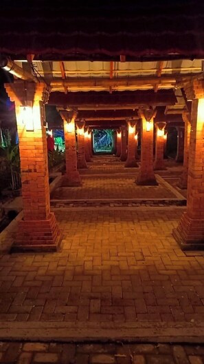 Egyptinpuuvillaiset lakanat, ylelliset vuodevaatteet, työpöytä