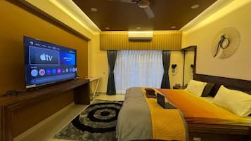 Tabla de planchar con plancha, wifi y ropa de cama