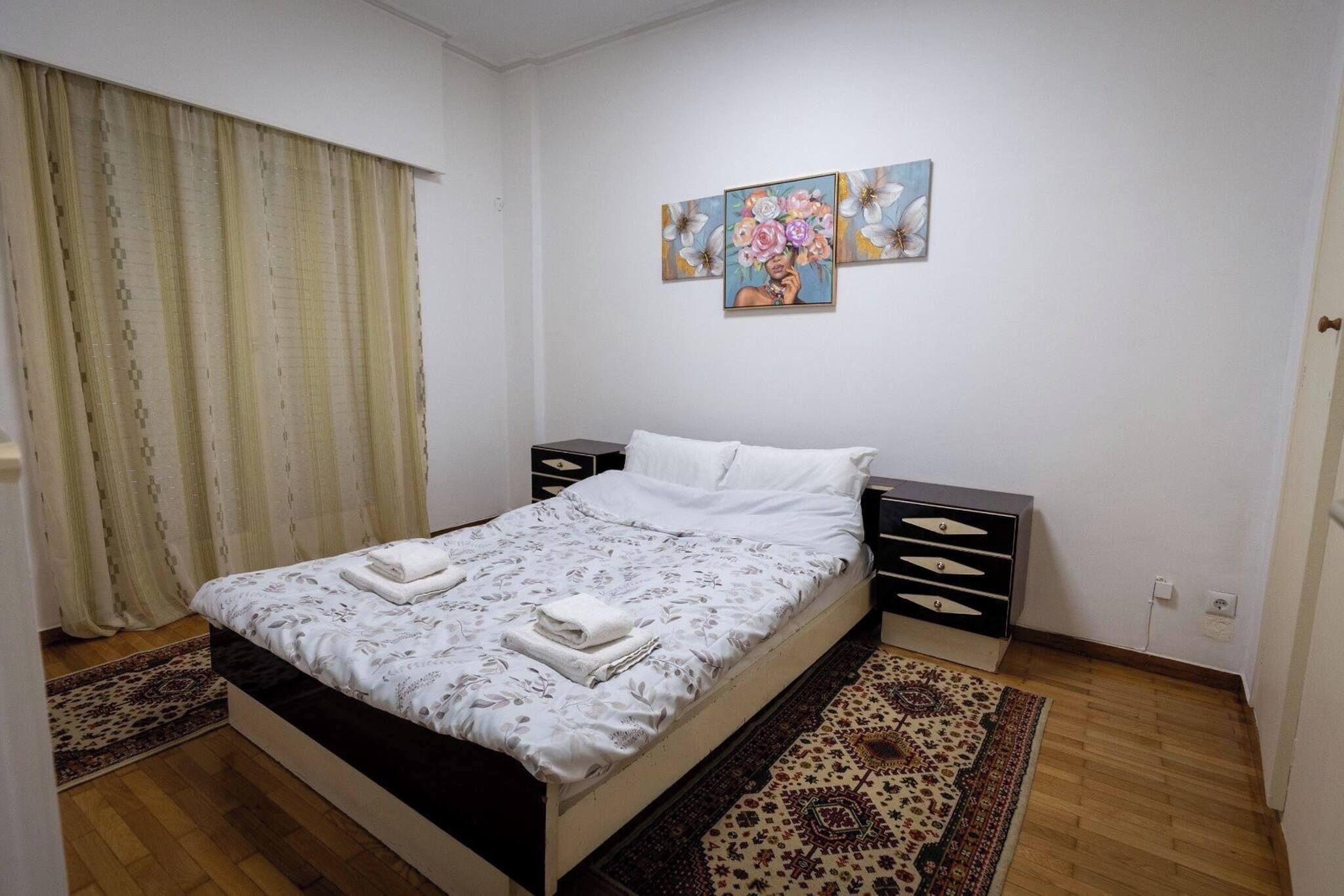 2 bedrooms, iron/ironing board, internet, bed sheets