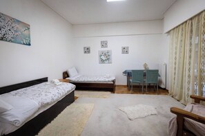 2 chambres, fer et planche à repasser, accès Internet, draps fournis