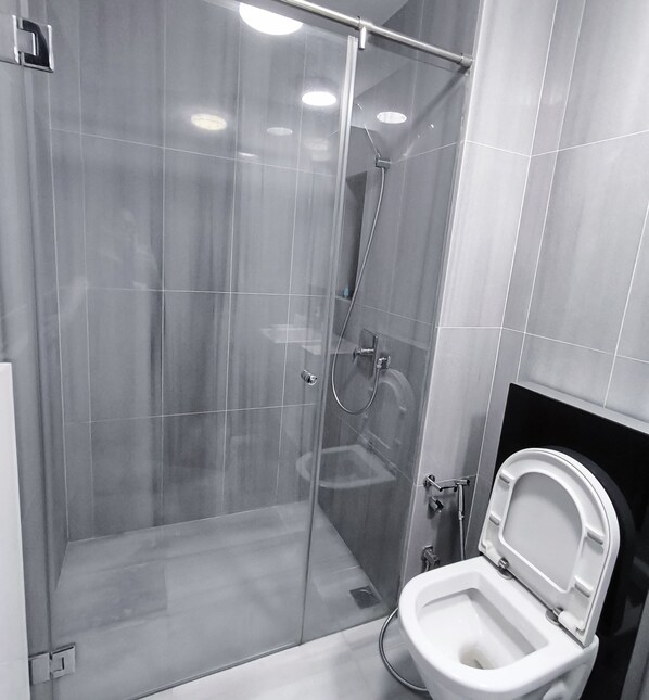 تجهيزات دش، مراحيض شطف