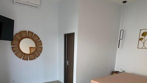 Room - Homestay Living Pathuk 73 (Yogyakarta)