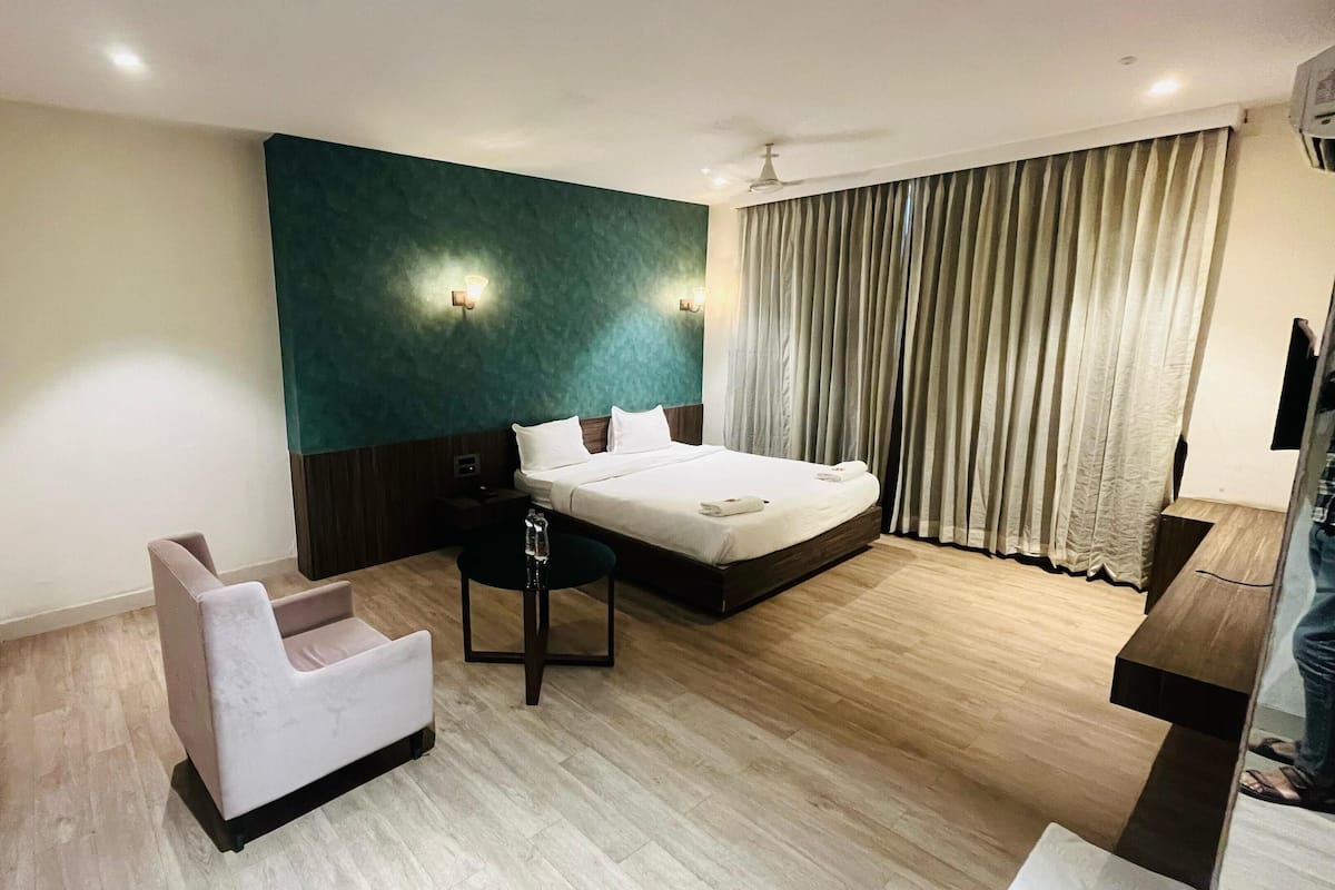 Executive Room | Desk