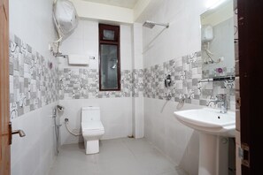 Deluxe Double Room | Bathroom