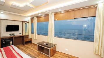 Deluxe Double Room, Balcony, Beach View | Desk, free WiFi