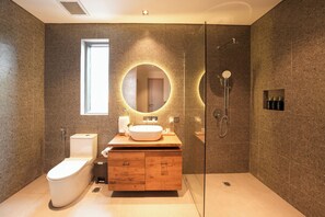 Deluxe Villa, Pool View | Bathroom | Free toiletries, hair dryer, bidet, towels - Villa Zeno and Cora by Exotic Bali Properties (Seminyak)