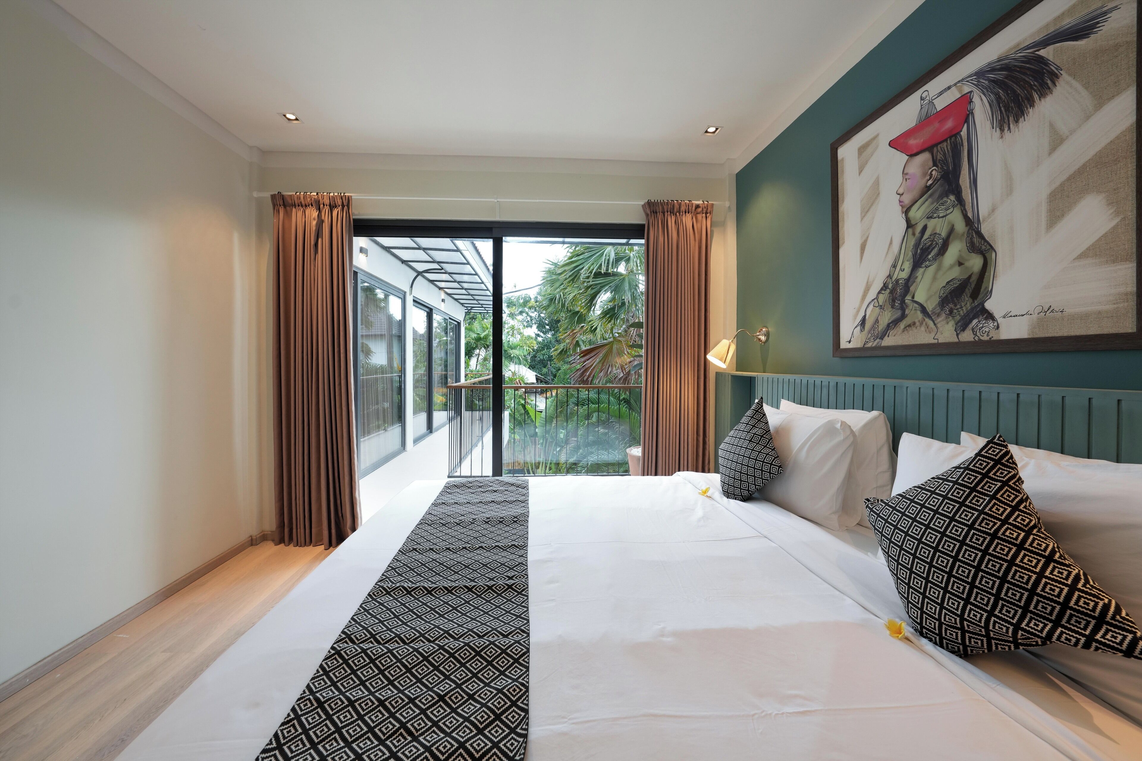 4 habitaciones, caja de seguridad en la habitación y escritorio 