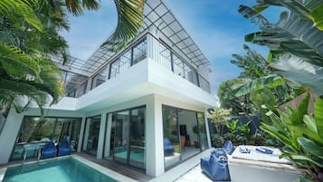 Biệt thự Deluxe, quang cảnh hồ bơi | 4 phòng ngủ, két bảo mật tại phòng, bàn