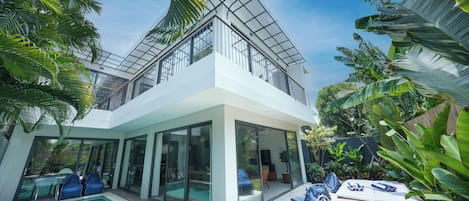 Villa Deluxe, vue piscine | 4 chambres, coffres-forts dans les chambres, bureau