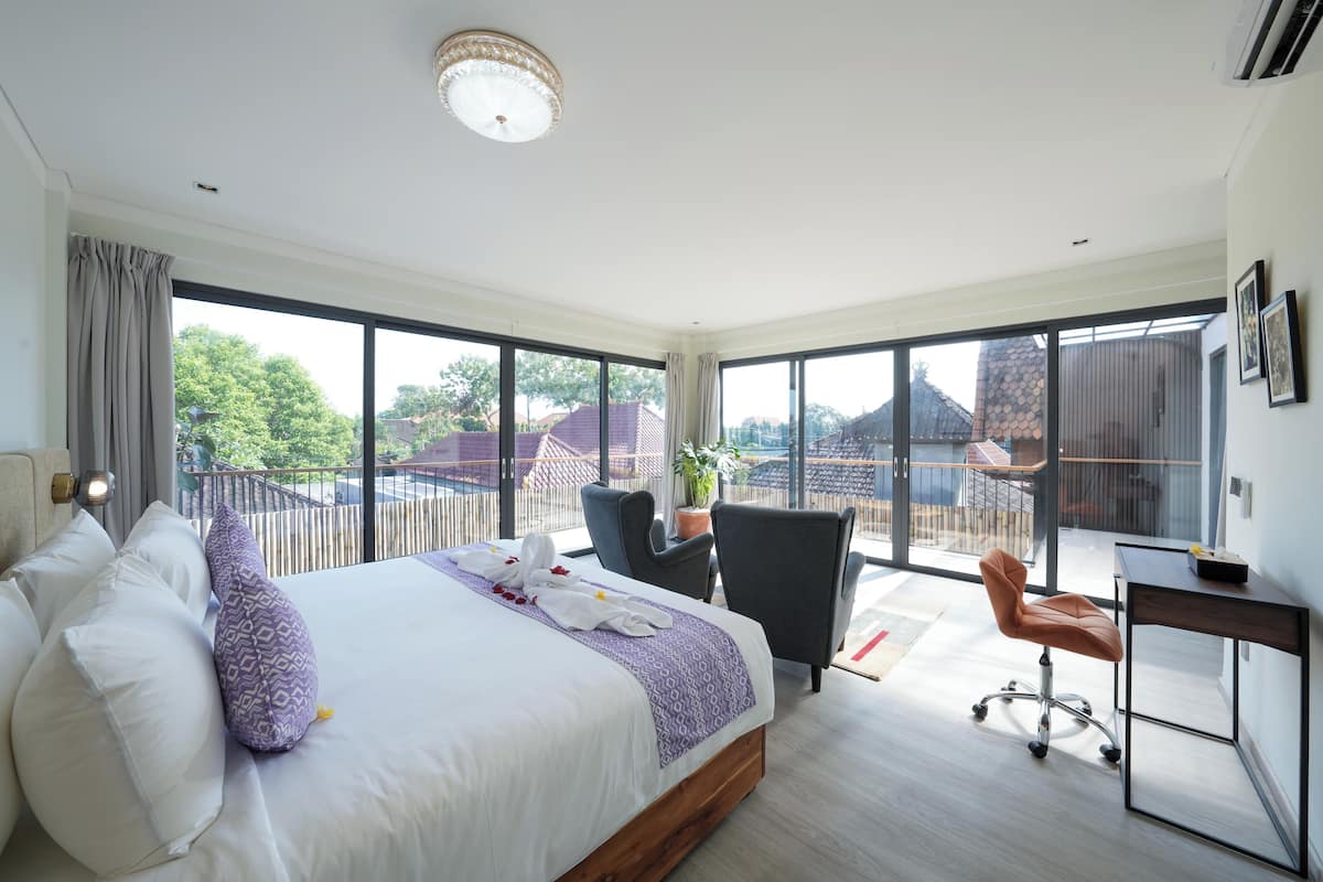 Deluxe Villa, Pool View | 4 bedrooms, in-room safe, desk, laptop workspace