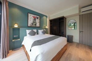 Deluxe villa, uitzicht op zwembad | 4 slaapkamers, een kluis op de kamer, een bureau, een laptopwerkplek