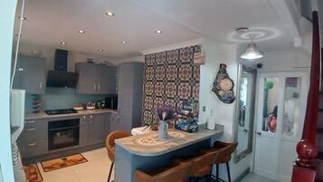 Shared Dormitory, 1 Bedroom, Smoking, Balcony | Dining room