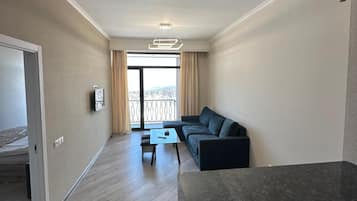 Signature Condo, 1 Queen Bed with Sofa bed, Non Smoking, Kitchenette | Living room