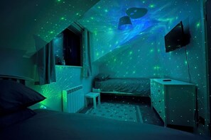 2 habitaciones, tabla de planchar con plancha, cuna de viaje y wifi 