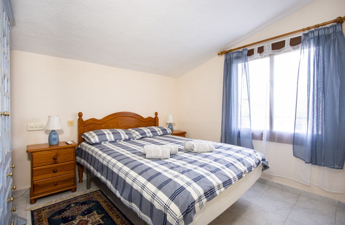 3 slaapkamers, een strijkplank/strijkijzer, wifi, beddengoed