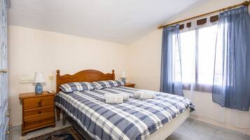 3 slaapkamers, een strijkplank/strijkijzer, wifi, beddengoed