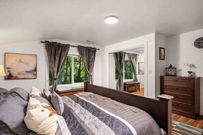 5 bedrooms, desk, free WiFi, bed sheets