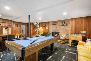 Fernseher, Tischfußball