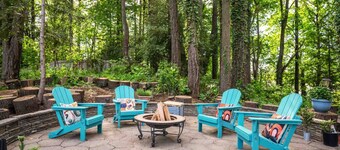 Wonderful Forested Retreat, Hot Tub, Pet Friendly, Game Room, Pool Table, Fire-Pit, on 2 Acres