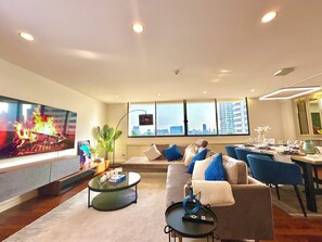 Smart-tv en een tafeltennistafel