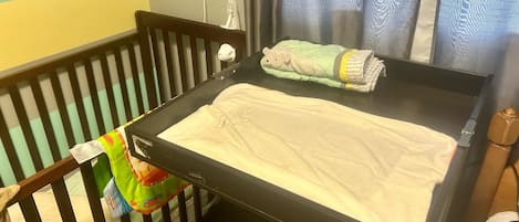 4 bedrooms, desk, iron/ironing board, travel crib