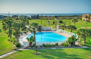Pool - 2 Condos in Beachfront Complex | Pool, Pickleball+Tennis Court, Beach Boardwalk (Port Aransas)
