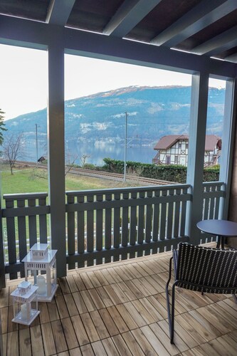 Surfers Studio with pool and beach, near Interlaken and Grindelwald