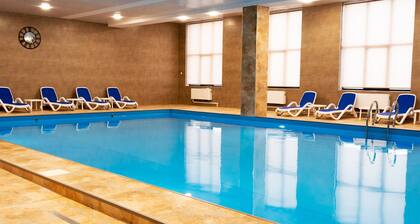 Spacious 1BR Pool & Sauna